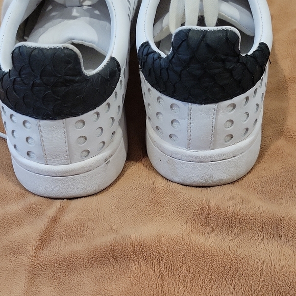 WOMENS - Picture 5 of 7